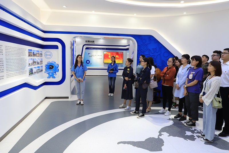 upay钱包集团团委到法士特集团旅行学习