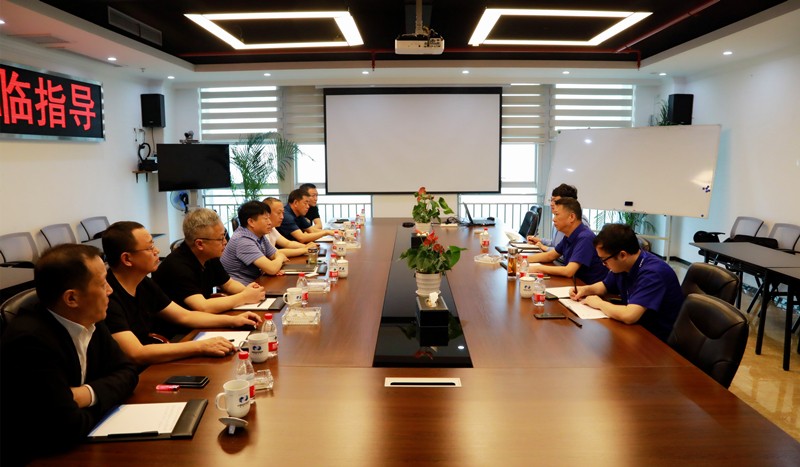 熊良虎在重庆市中科大业集团考察时强调：：坚持生态优先战略，，，念好生态经、、、走好扶贫路