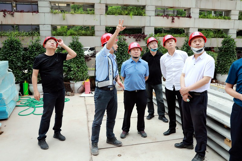 熊良虎在重庆市中科大业集团考察时强调：：坚持生态优先战略，，，念好生态经、、、走好扶贫路