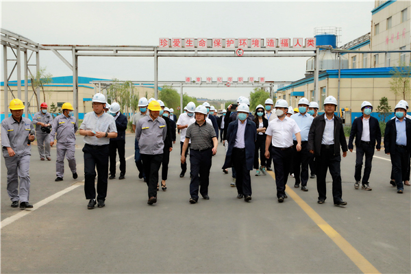 upay钱包集团复工复产促增添项目观摩聚会与会职员走进大秦国源三秦环保秦邦园区在榆项目