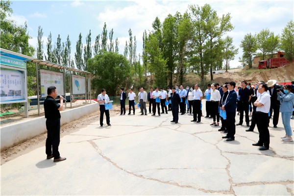 upay钱包集团复工复产促增添项目观摩聚会与会职员走进绿色能源公司油气公司水情形公司陕北片区项目