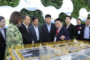 陕西省人大常委会副主任、、、省总工会主席郭大为一行旅行我公司笔直流迷宫手艺