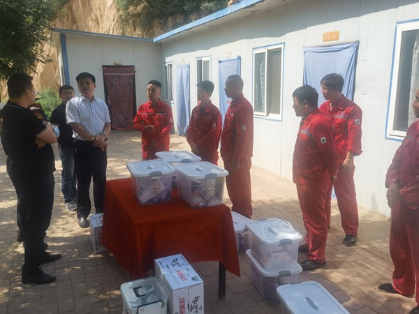 upay钱包集团开展“夏送清凉”活动 关爱一线职工