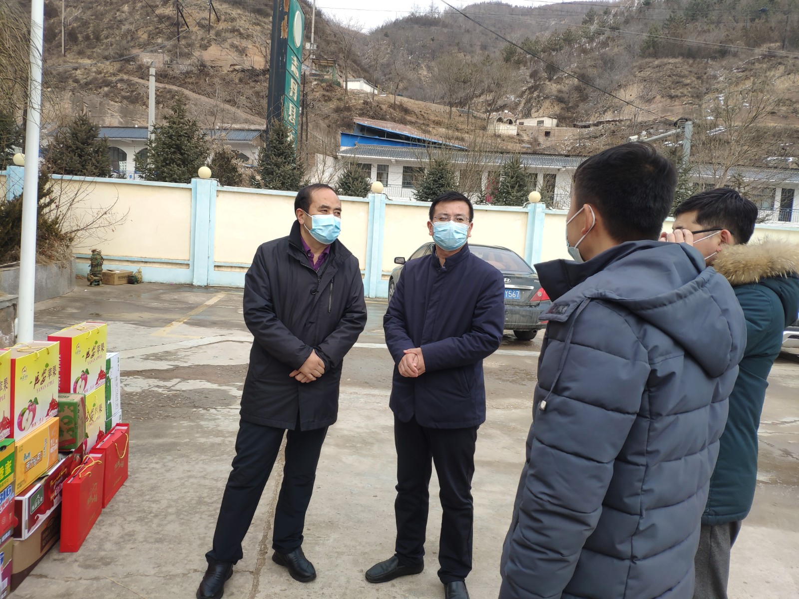 志丹县委常委、、副县长赵伟慰问志丹县污水处理厂一线职工