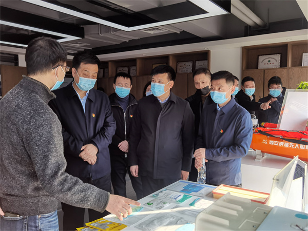 省国资委党委委员、、驻委纪检监察组组长贺向东到秦创原upay钱包集团立异中心调研