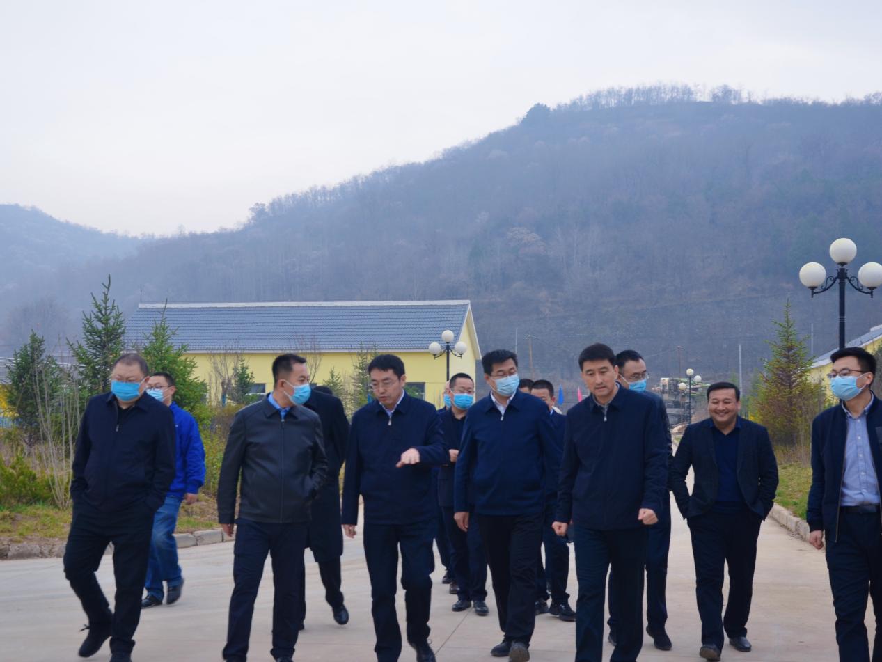 省黄帝陵文化园区管委会副主任、、、黄陵县委副书记、、、县长李建雄到水情形公司黄陵县污水处理厂调研