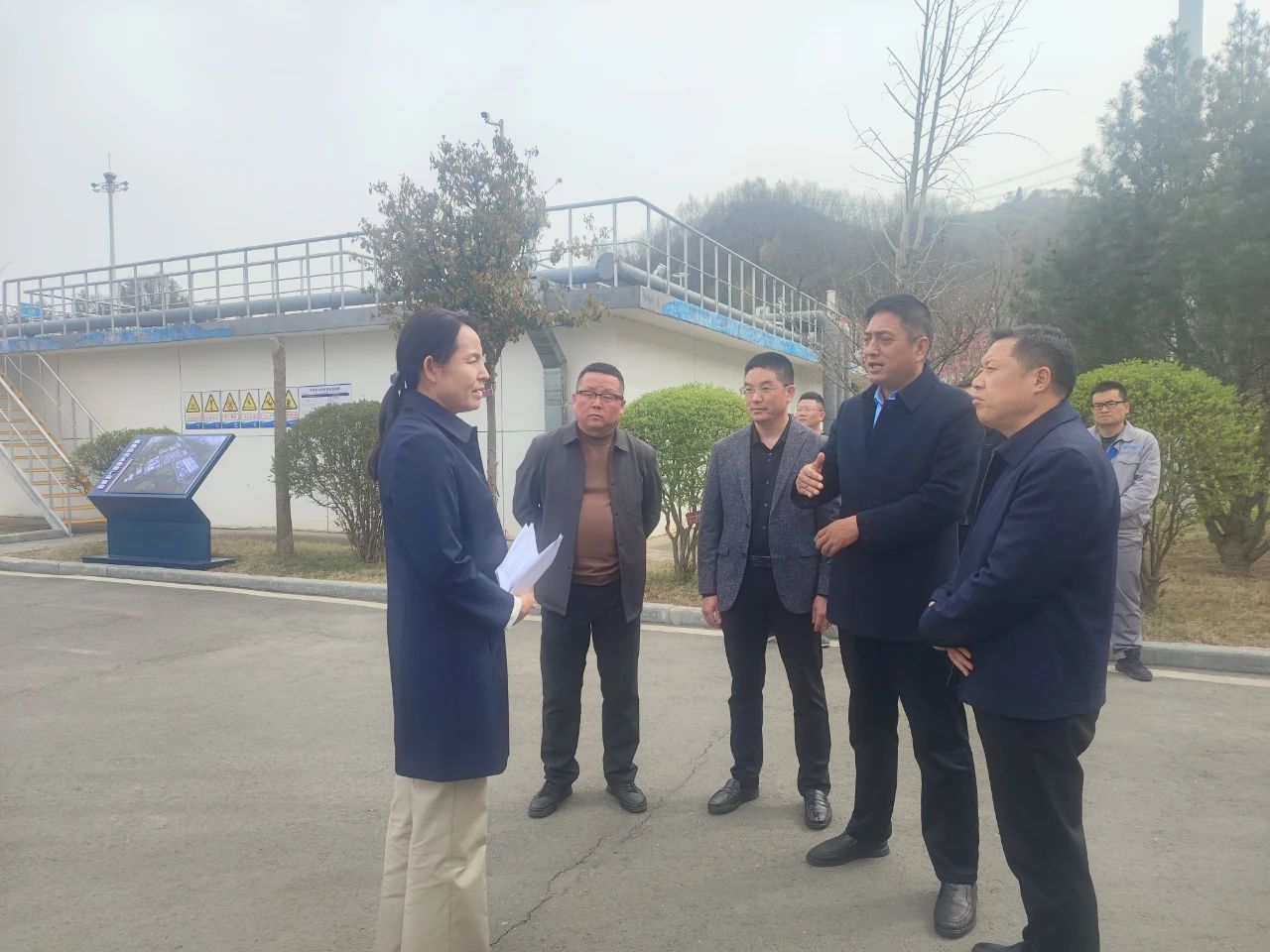 商南县委副书记、县长刘华到水情形公司商南县污水处理厂调研